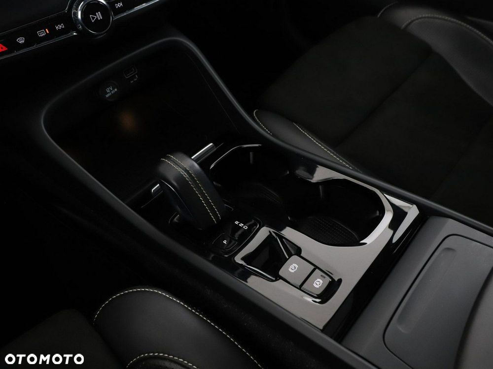 Volvo XC 40 T3 Geartronic RDesign - 33