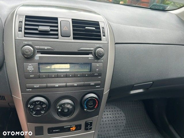 Toyota Corolla 1.6 VVT-i Luna - 4