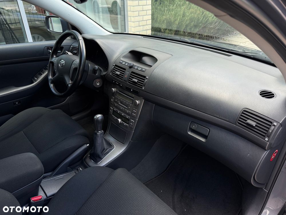 Toyota Avensis 1.8 VVT-i Terra - 27