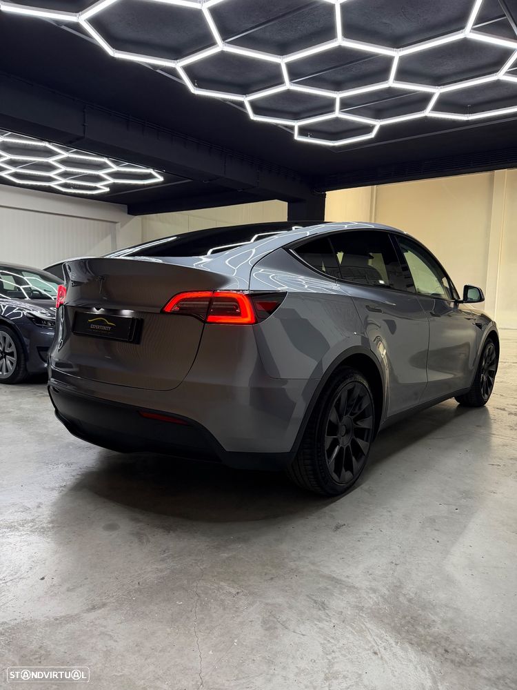 Tesla Model Y Long Range Dual Motor AWD - 5
