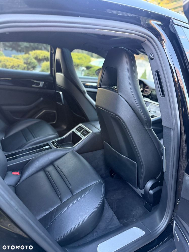 Porsche Panamera 4 E-Hybrid - 7