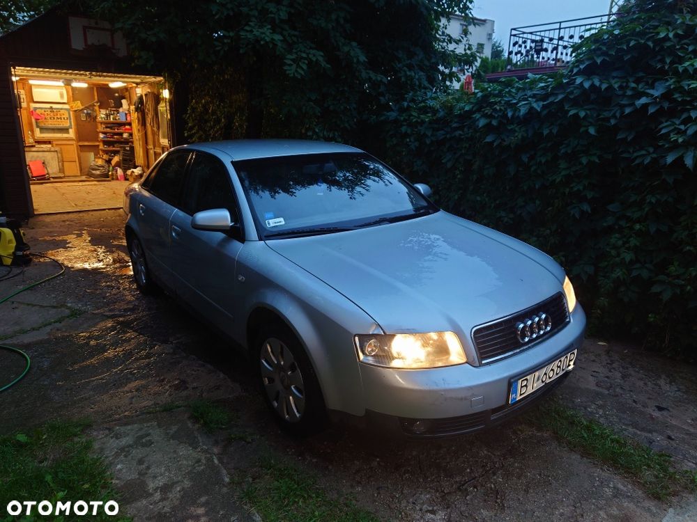 Audi A4 Limousine - 1