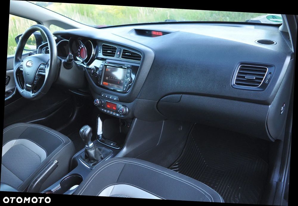 Kia Ceed 1.6 GDI Platinum Edition - 30