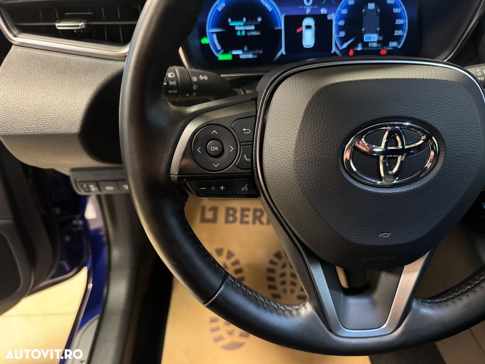 Toyota Corolla 1.8 Hybrid Team Deutschland - 28