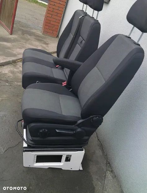Fotele przednie 2+1 fotel kierowcy pneumatyczny VW Crafter 2006r-2017r - 2