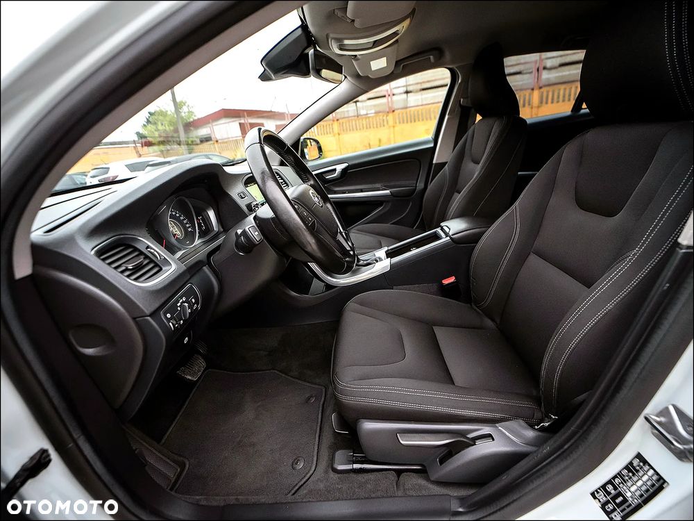 Volvo V60 Cross Country - 33
