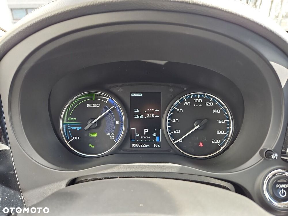 Mitsubishi Outlander - 13