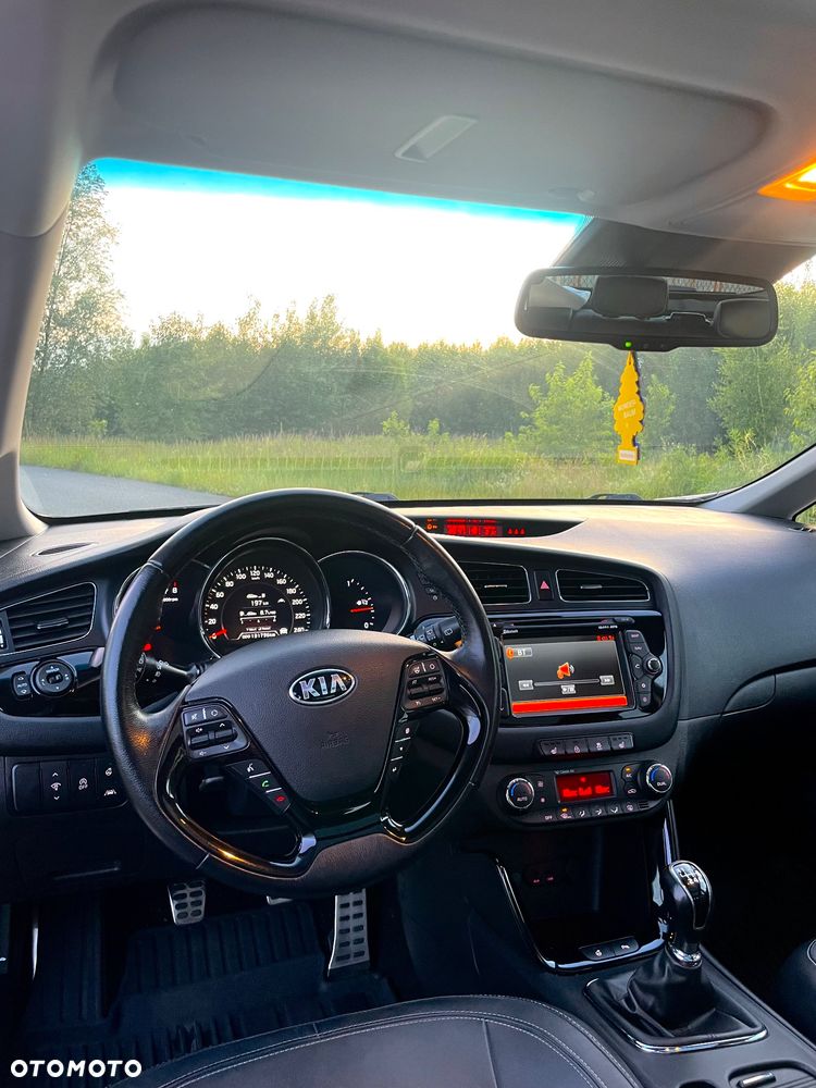 Kia Ceed - 8