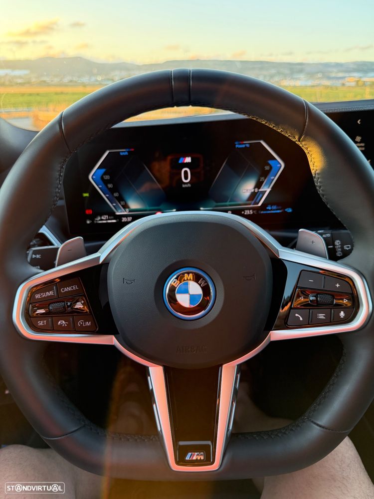 BMW 330 e Pack Desportivo M Pro Auto - 8