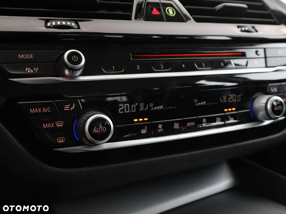 BMW Seria 5 520d - 28
