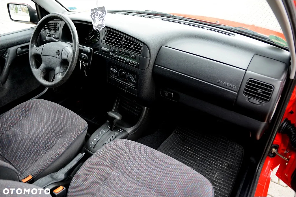 Volkswagen Vento - 25