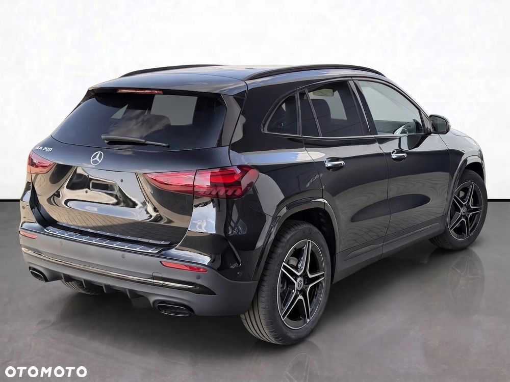 Mercedes-Benz GLA - 8