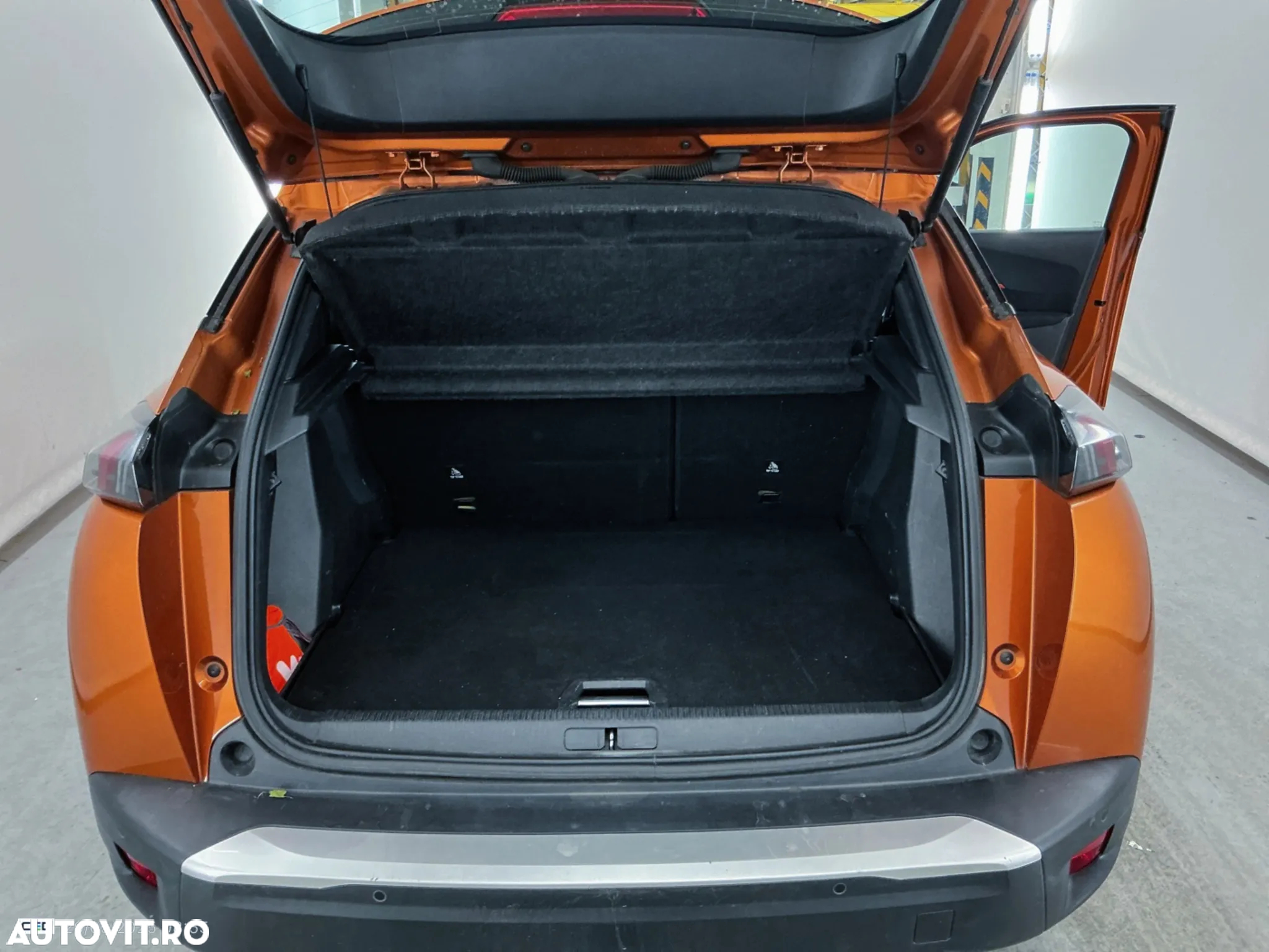 Peugeot 2008 PureTech 130 EAT8 Allure - 9