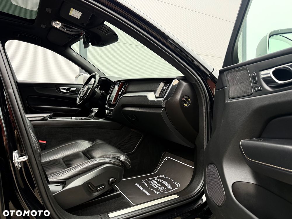 Volvo XC 60 D5 AWD Geartronic RDesign - 28