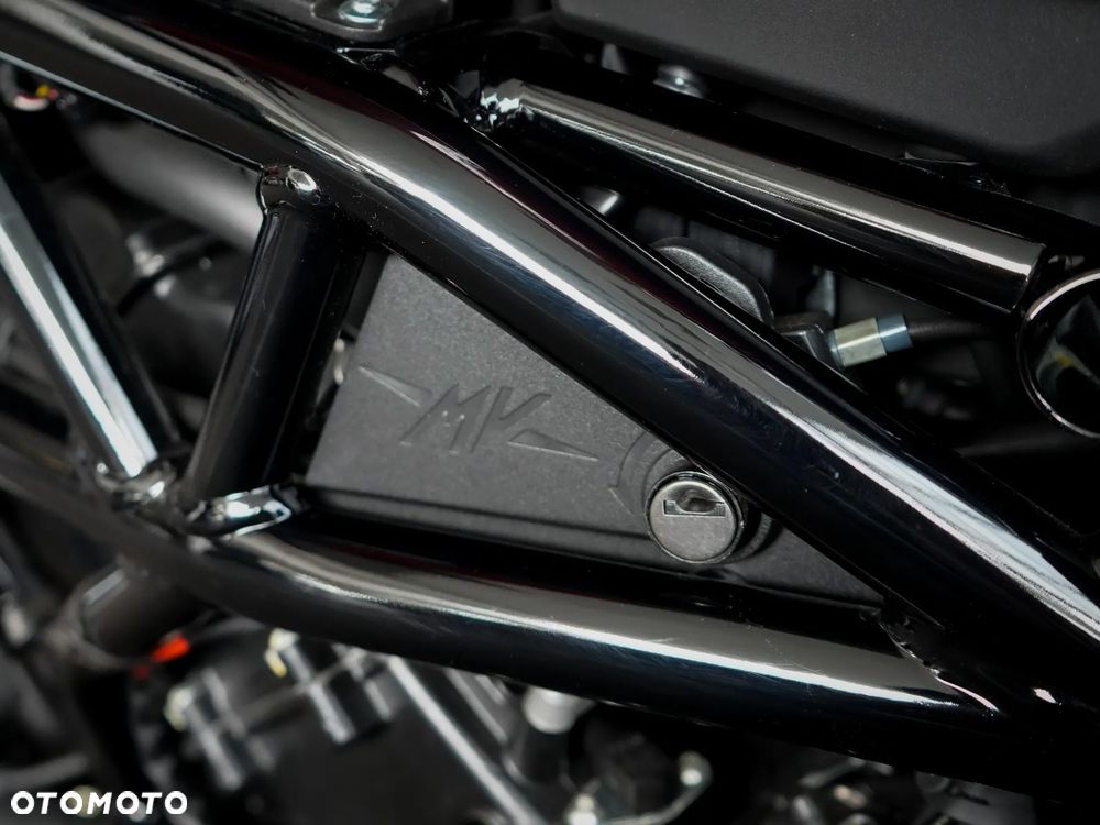 MV AGUSTA Brutale - 15