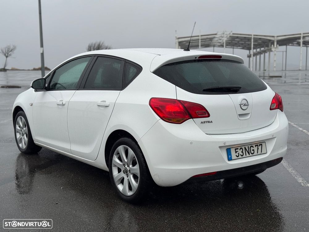Opel Astra 1.3 CDTi Executive - 4