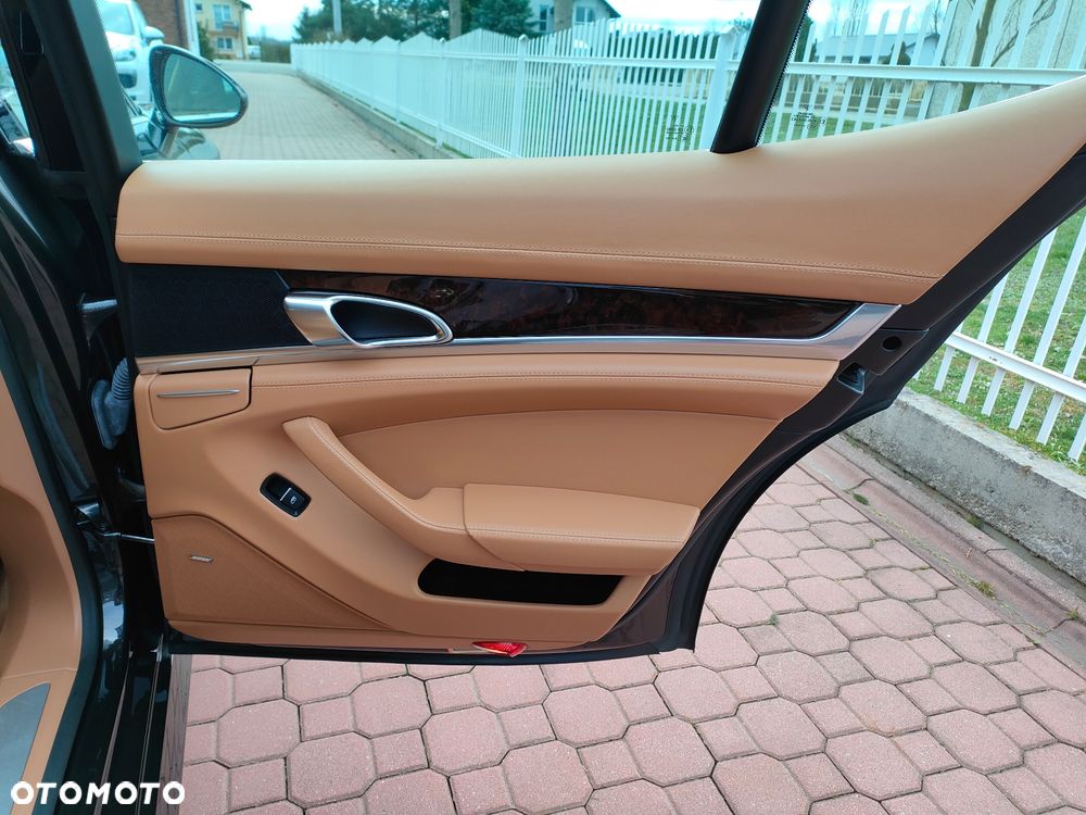 Porsche Panamera 4S - 13