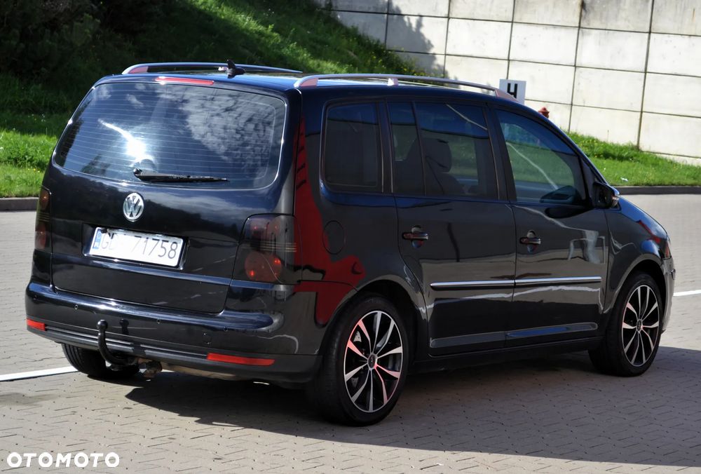 Volkswagen Touran 1.9 TDI DPF DSG Highline - 2