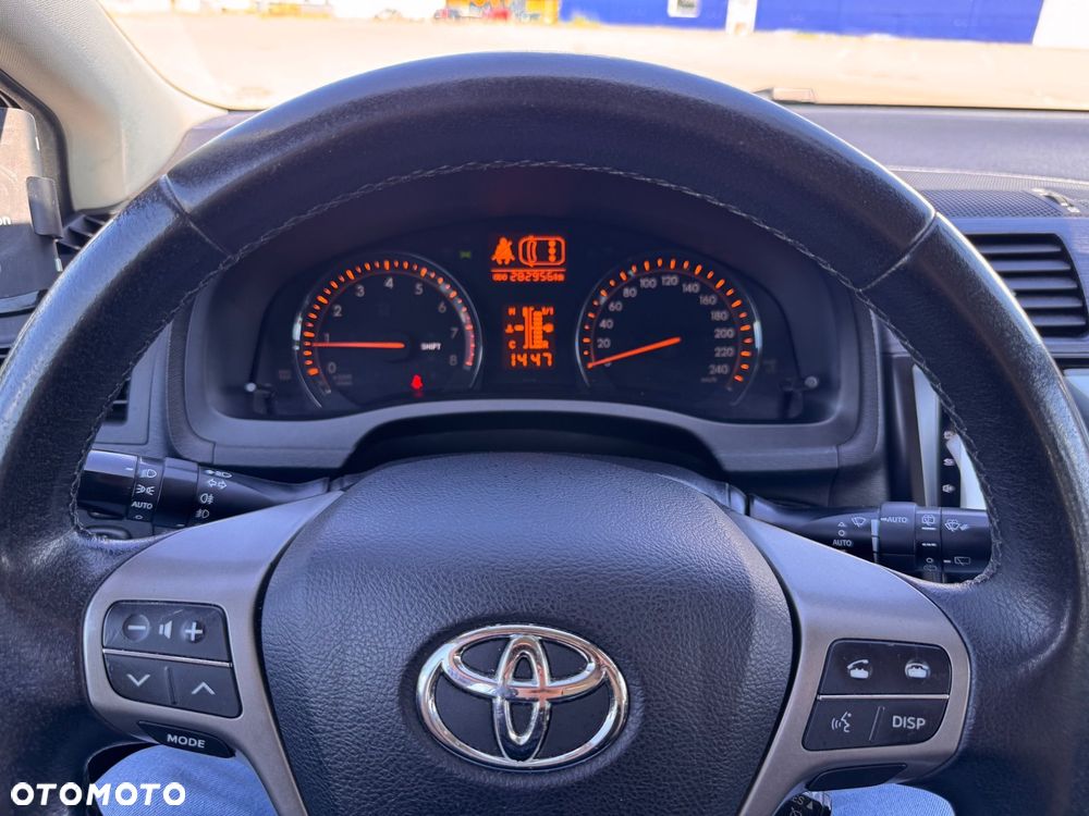 Toyota Avensis 1.8 Sol - 13