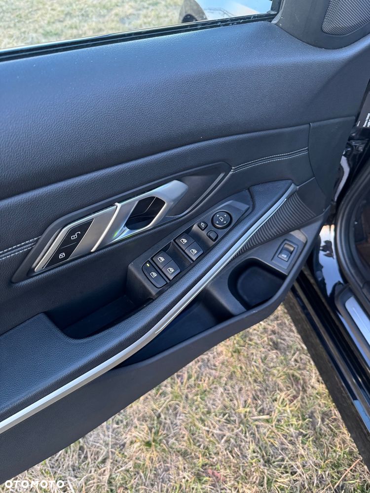 BMW Seria 3 320d Sport Line - 15