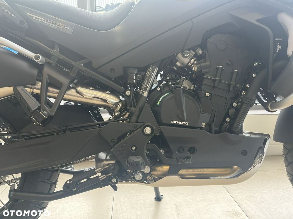 CFMoto MT - 9