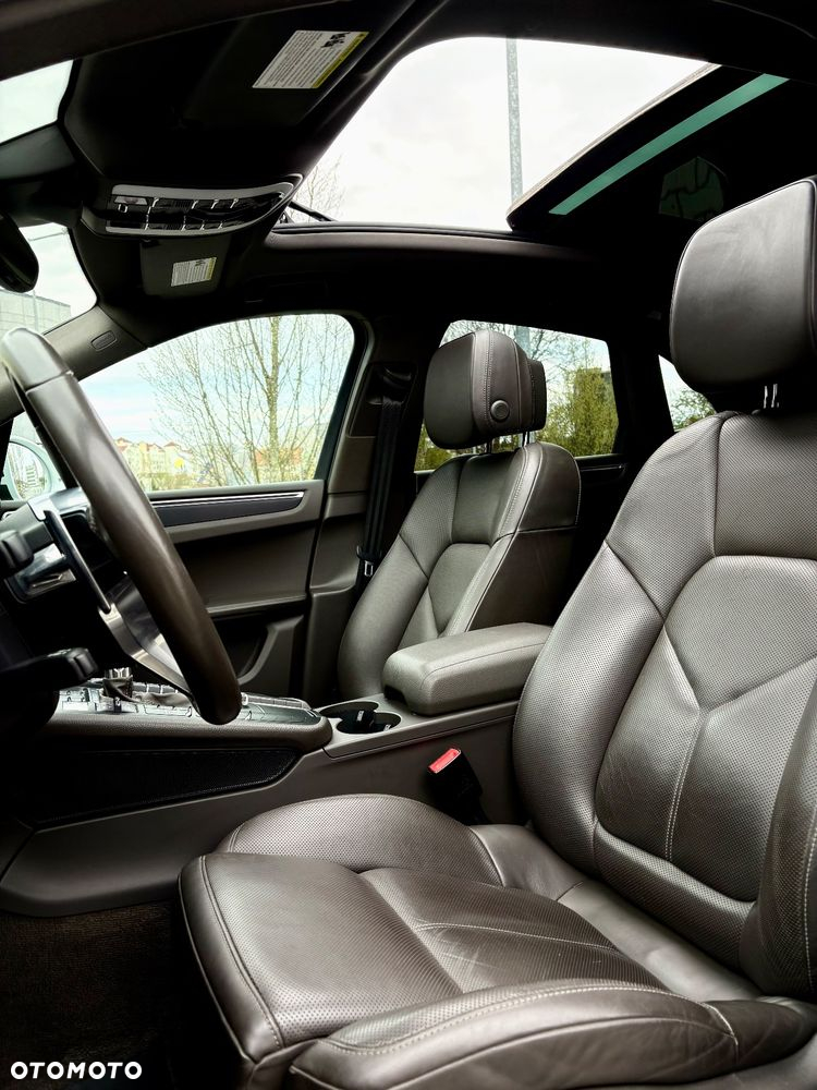 Porsche Macan - 24