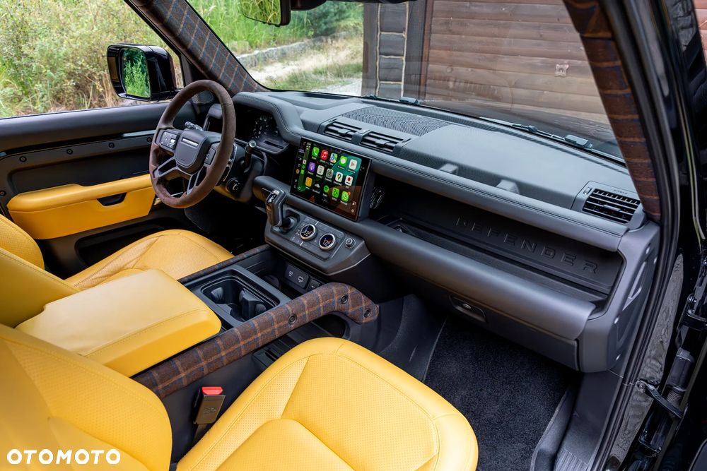 Land Rover Defender - 26