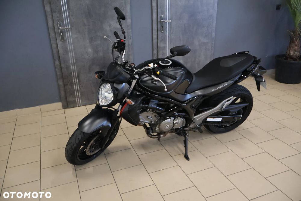 Suzuki Gladius - 11