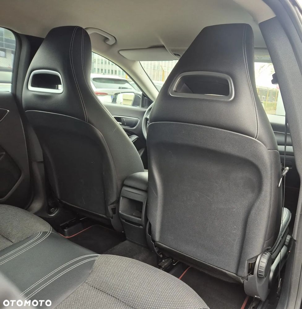 Mercedes-Benz CLA 180 d 7G-DCT - 22