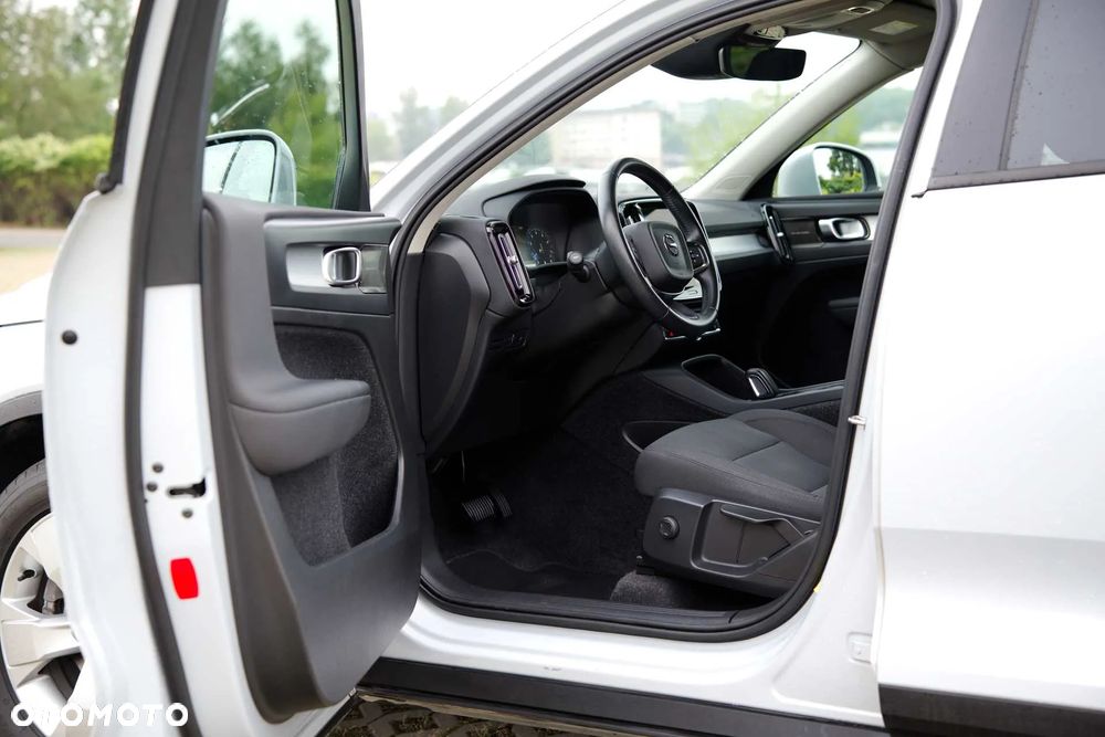 Volvo XC 40 B4 B AWD DKG Momentum Pro - 10