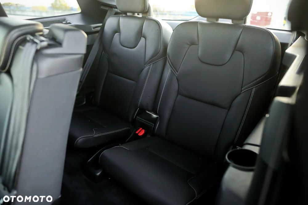 Volvo XC 90 D5 AWD R-Design 7os - 26
