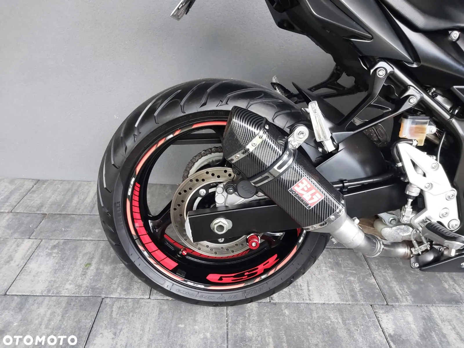 Suzuki GSR - 6