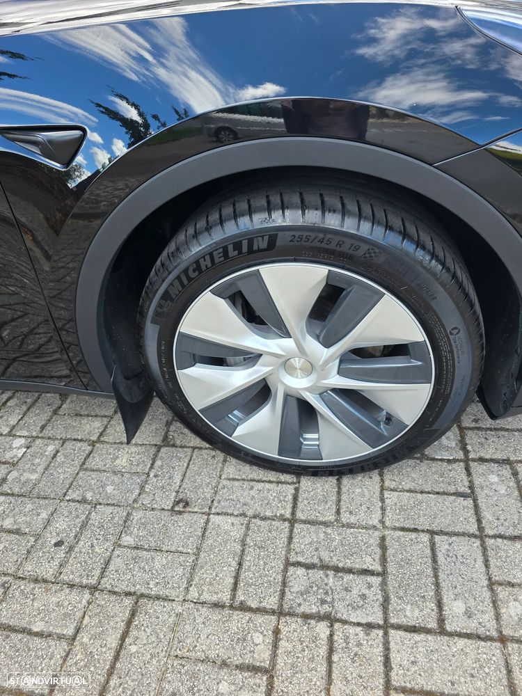 Tesla Model Y Long Range Dual Motor AWD - 3