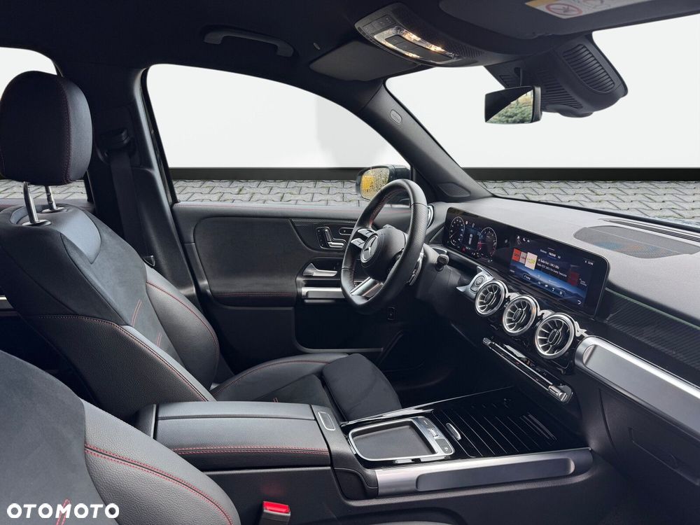 Mercedes-Benz GLB - 16