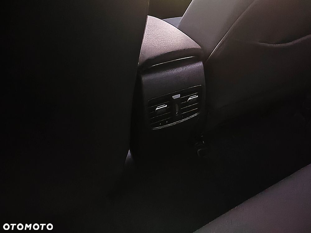 Toyota Corolla 1.8 Hybrid Comfort - 24