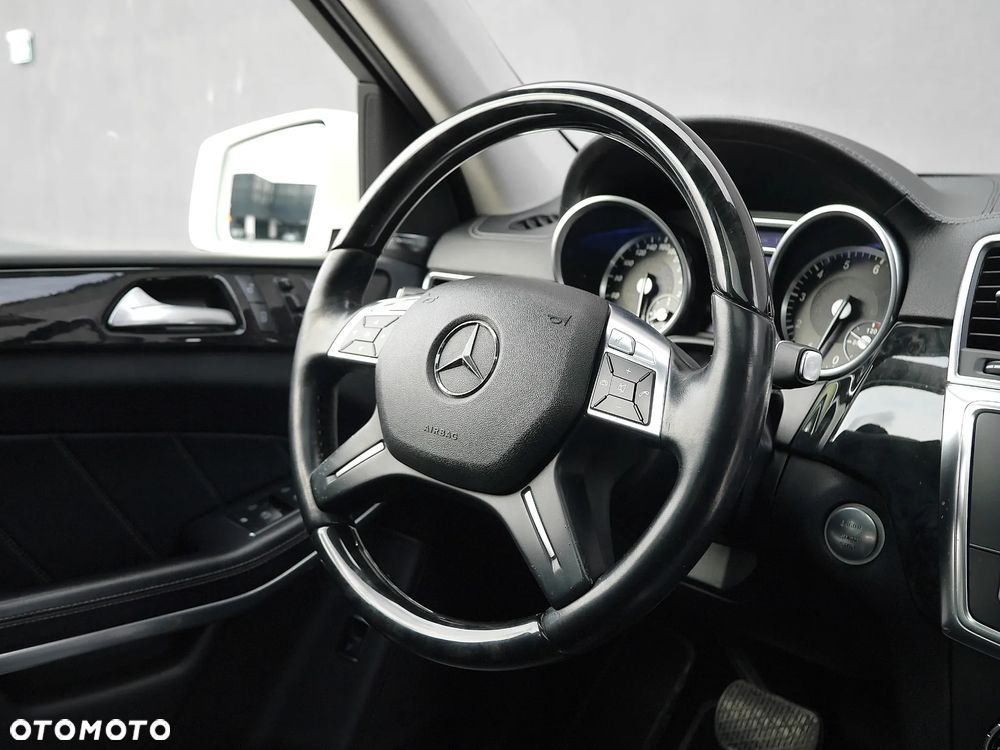 Mercedes-Benz GL 500 4-Matic - 12