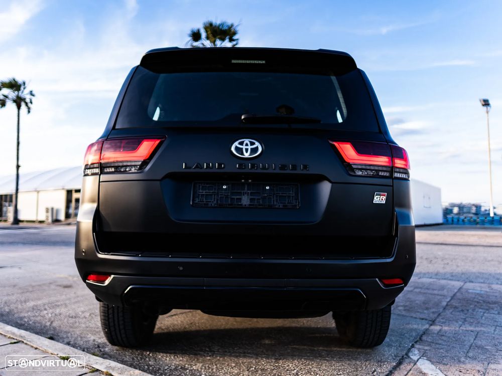 Toyota Land Cruiser - 22