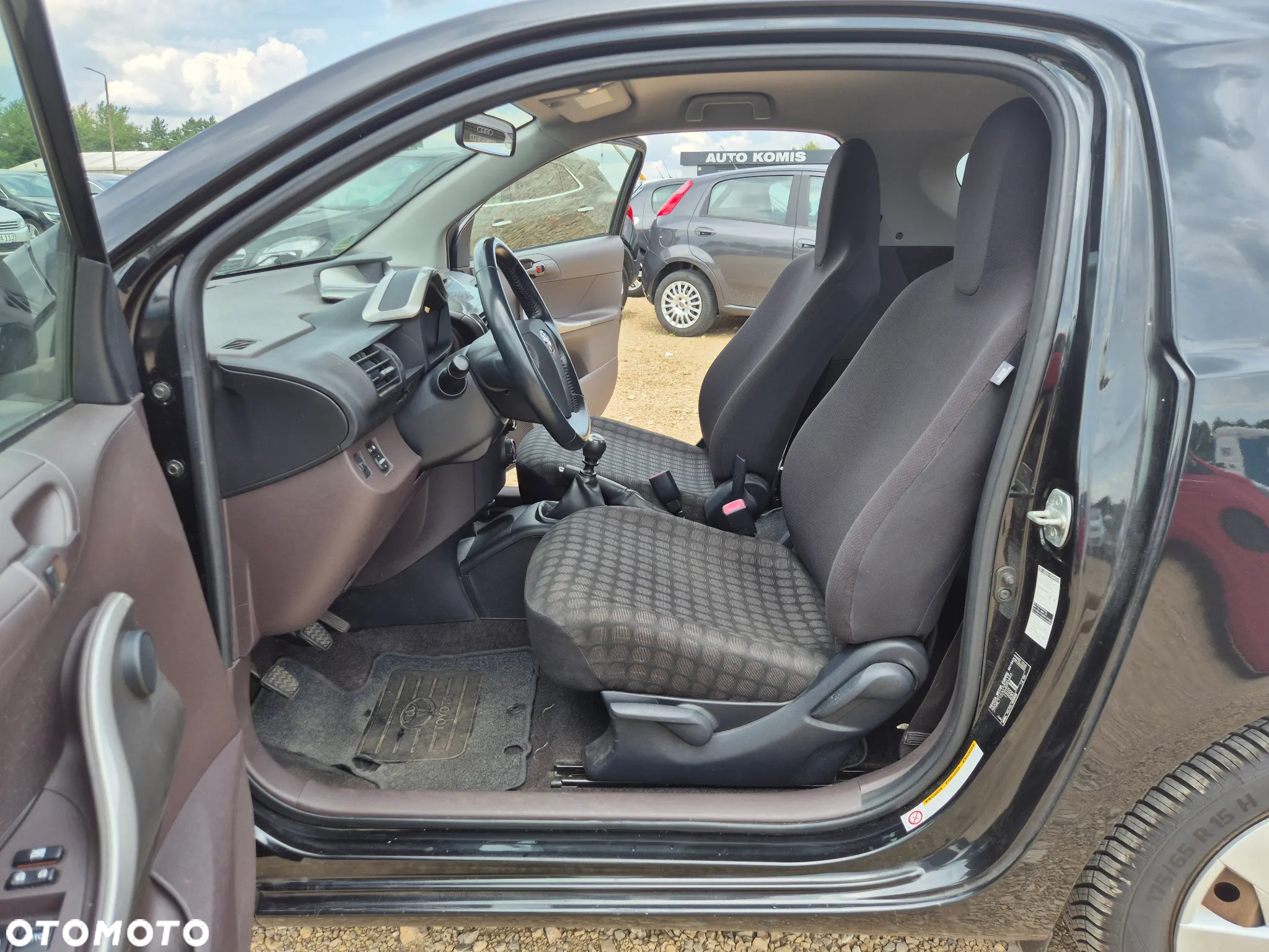 Toyota iQ - 5