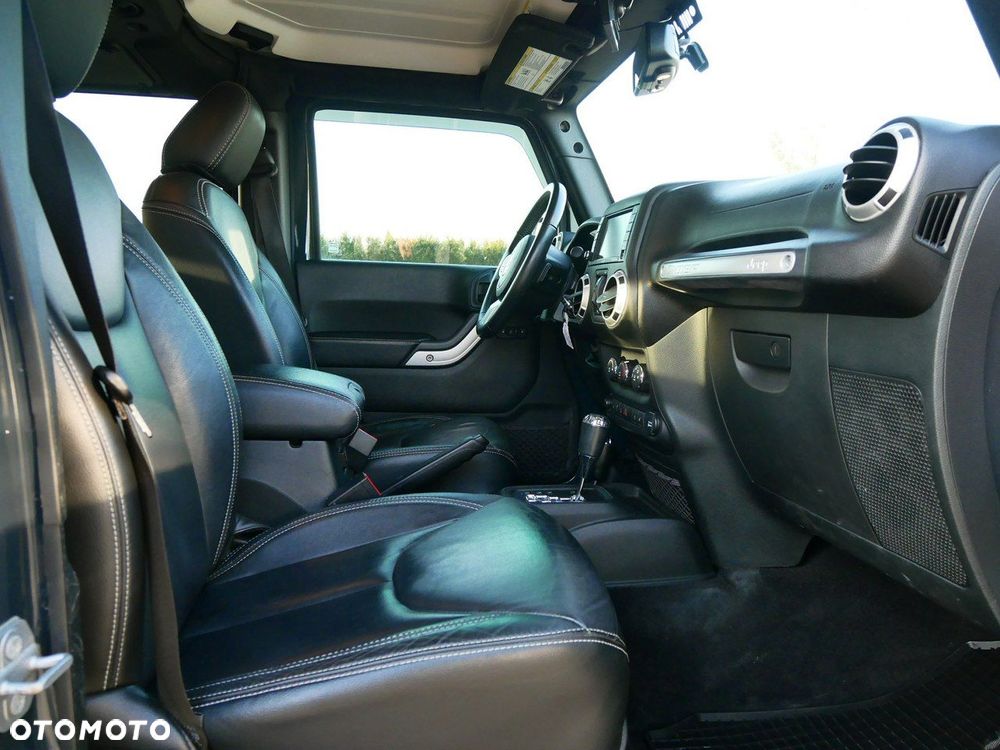 Jeep Wrangler 3.6 Unlim X - 22