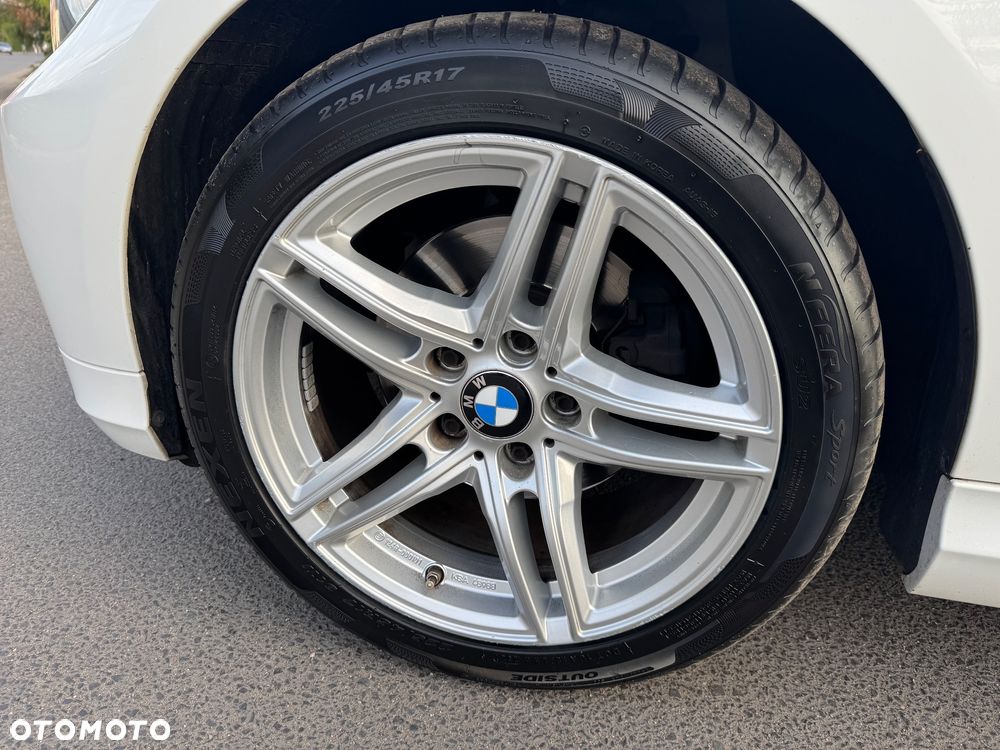 BMW Seria 3 318d DPF Touring - 11