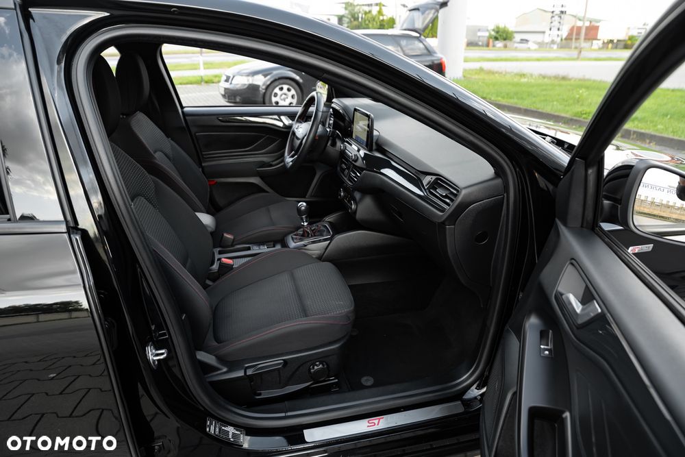 Ford Focus 1.0 EcoBoost ST-Line X - 25