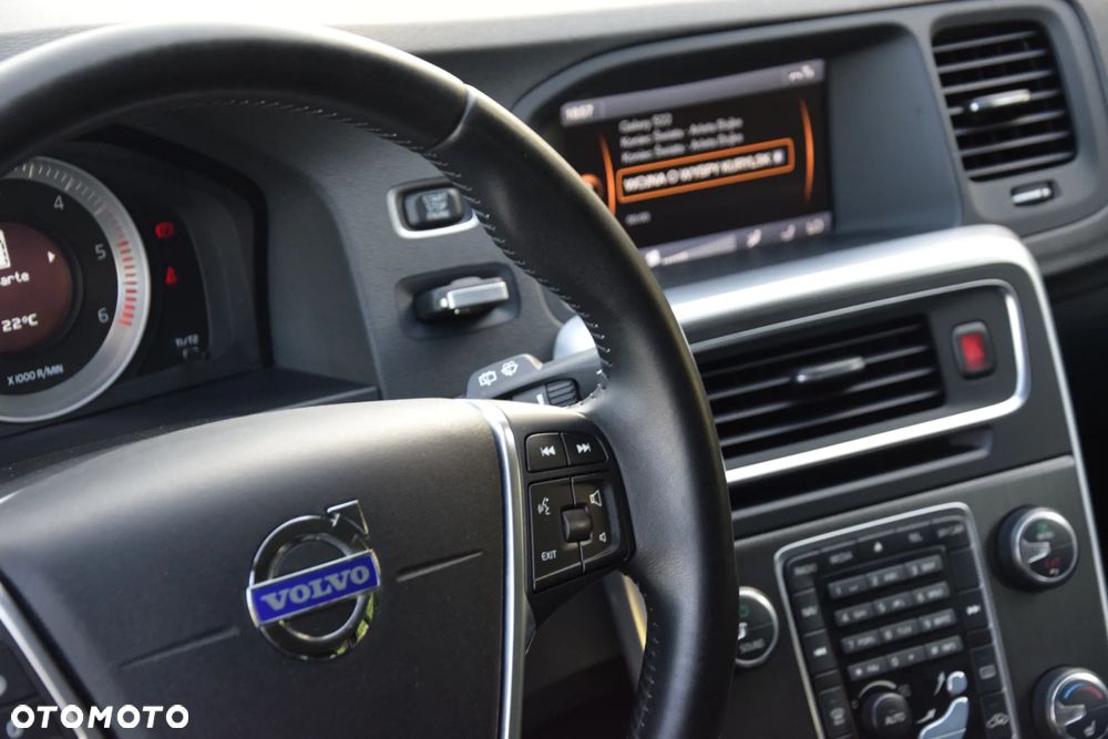 Volvo V60 D3 Momentum - 24