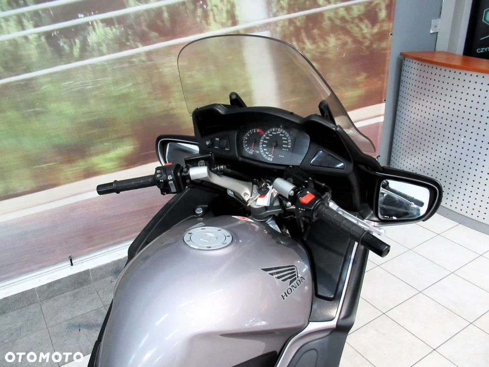 Honda ST - 8