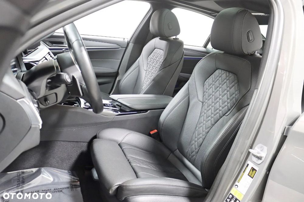 BMW Seria 5 530i xDrive M Sport Edition - 24