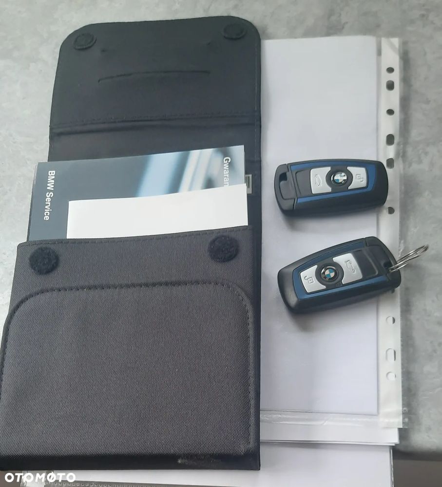 BMW Seria 3 330i xDrive M Sport Shadow - 22