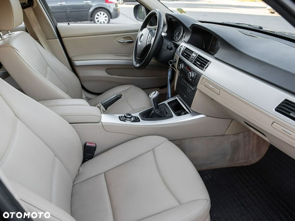 BMW Seria 3 318d Sport Line - 10