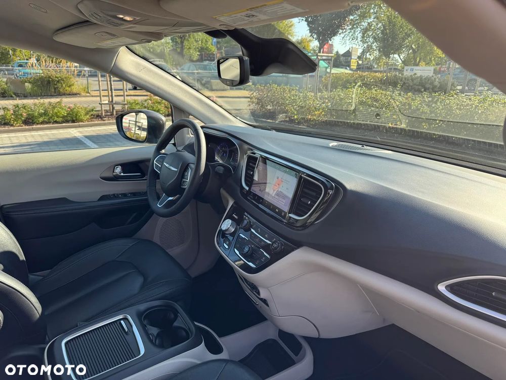 Chrysler Pacifica - 14