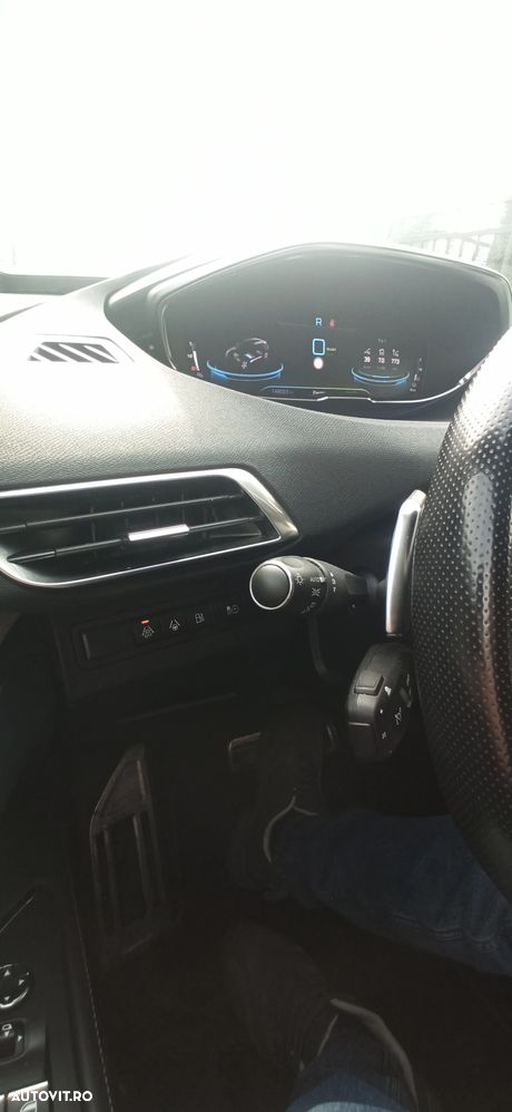 Peugeot 3008 PHEV EAT8 4X4 GT Pack - 8