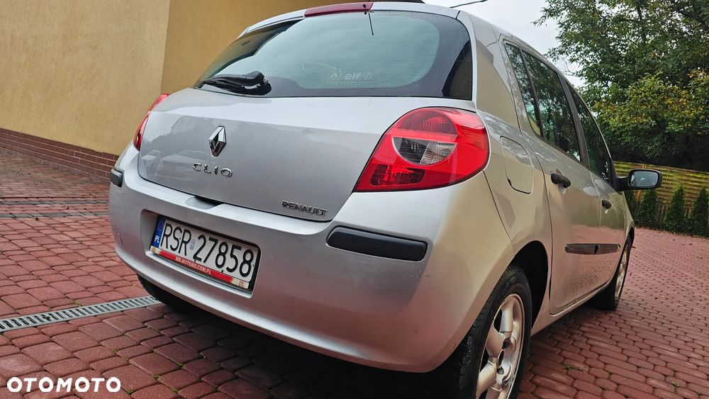 Renault Clio 1.6 Confort Privilege - 4