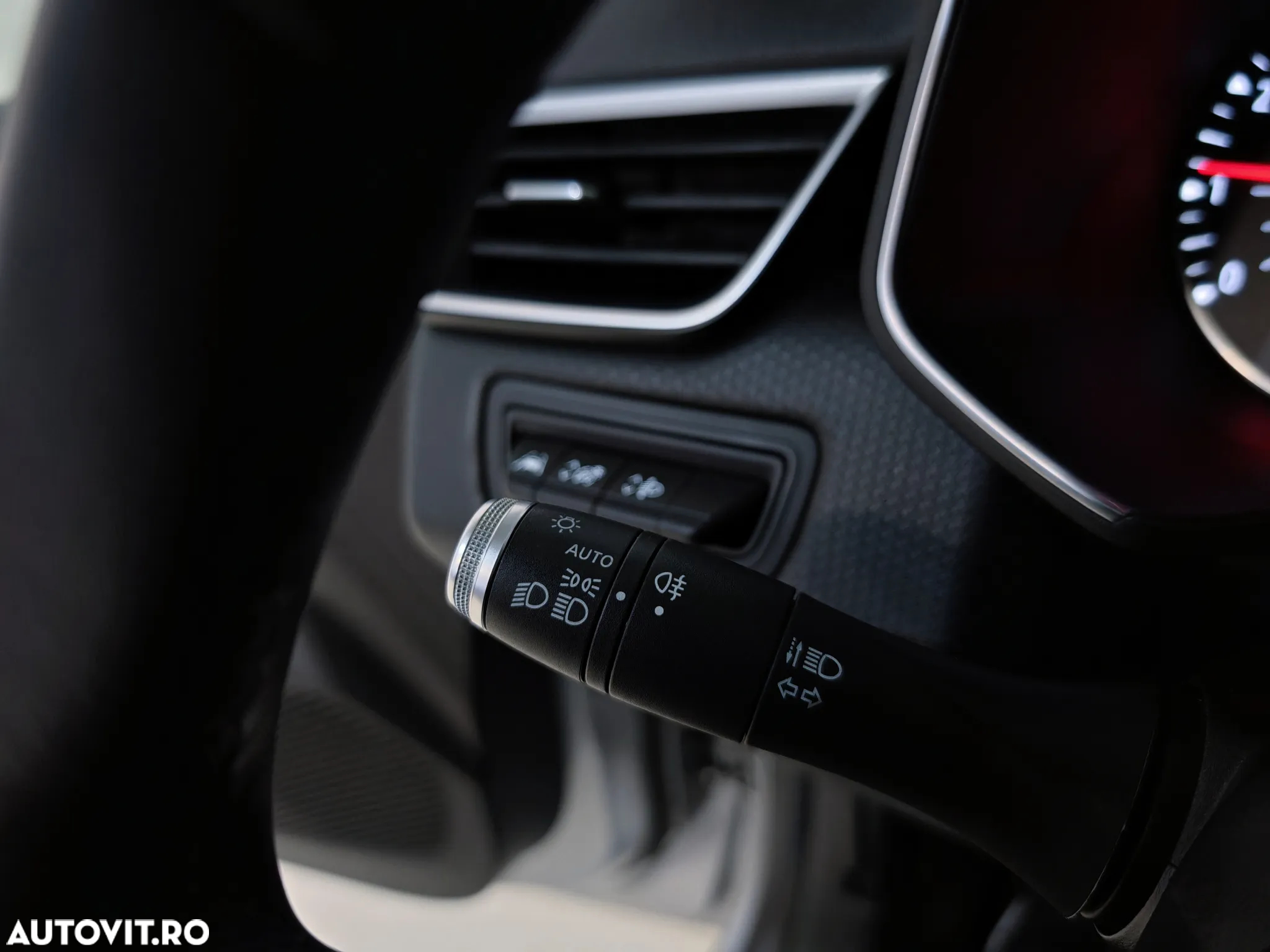 Renault Clio TCe 90 CVT TECHNO - 19